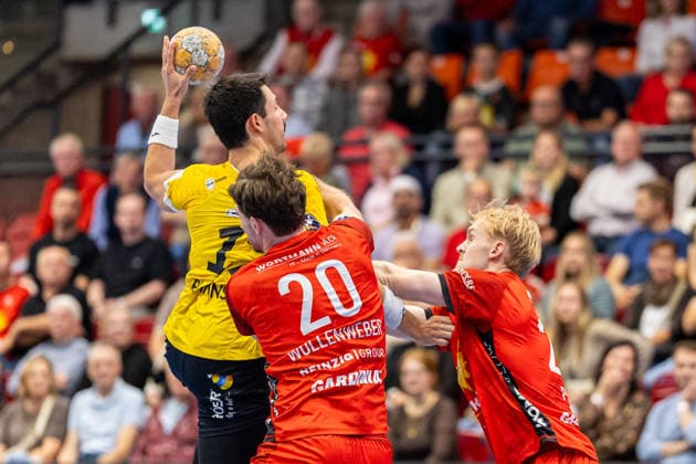 L R Nejc Planinsek, HSC 2000 Coburg, 17, Finn Wullenweber, TuS N Luebbecke, 20, Henri Pabst, TuS N Luebbecke, 25 (GER), TuS N Luebbecke vs. HSC 2000 Coburg, Handball, 2nd Bundesliga, Matchday 6, 2026–2027 season, October 2, 2026, Germany, TuS N Luebbecke vs. HSC 2000 Coburg, Handball, 2. Bundesliga, Matchday 6, 2026–2027 season, October 2, 2026, Luebbecke Copyright: xEibner-Pressefoto JanxRollingerx EP_JSK