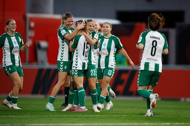 Soccer I Women s I 2026–2027 Season I Bundesliga I Bayer 04 Leverkusen vs. Werder Bremen I October 2, 2026 Goal scorer: Michelle Weiss (15), Werder Bremen and their team celebrate the 2–0 lead and cheer together at Leverkusen’s Ulrich Haberland Stadium in North Rhine-Westphalia, Germany Copyright: xLobeca CedricxSiefkerx