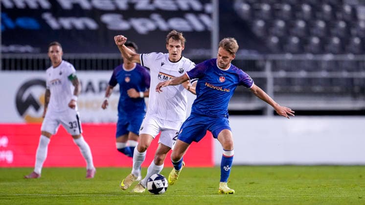 v li Max Christiansen SVS, 26, Nicklas Shipnoski FCK, 7, tackle, game scene, duel, tackle, tackling, dynamics, action, 02 10 2026, Sandhausen, Germany, soccer, Regionalliga Southwest, SV Sandhausen 1 vs. FC Kaiserslautern II xozx