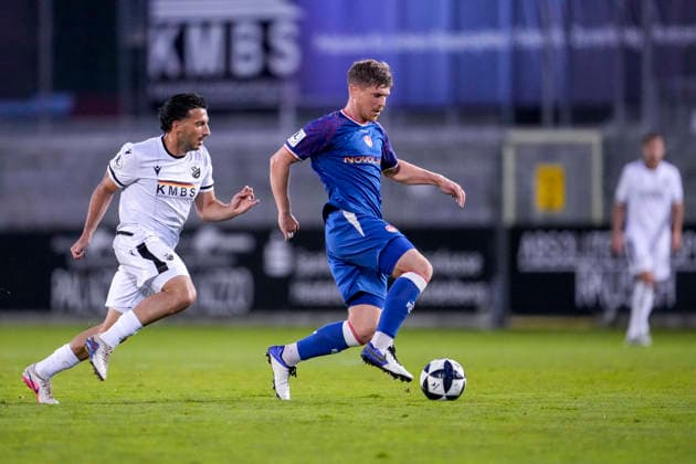 From left: Arianit Ferati (SVS), 47; Denis Linsmayer (FCK), 6; Action; Game scene; October 2, 2026; Sandhausen, Germany; Soccer; Regionalliga Südwest; SV Sandhausen vs. 1. FC Kaiserslautern II xozx