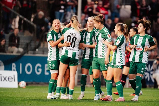 02.10.26, Women, Football, Google Pixel Frauen Bundesliga, Season 2026 2027, Bayer 04 Leverkusen - SV Werder Bremen, Matchday 6 Werder Bremen goal celebration for the goal of Luna Vanzeir ( 13 of the SV Werder Bremen) Leverkusen Ulrich-Haberland-Stadion NRW Deutschland