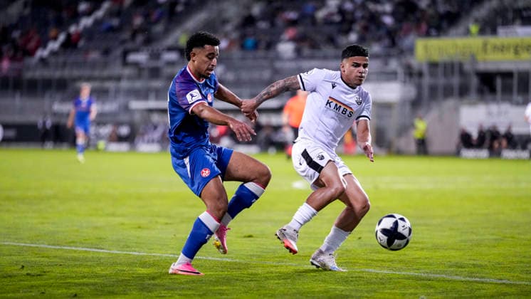 v li Nassim El Ouarti FCK, 33, Seyhan Yigit SVS, 22, tackle, game scene, duel, tackle, tackling, dynamics, action, 10 02 2026, Sandhausen, Germany, soccer, Regionalliga Southwest, SV Sandhausen 1 vs. FC Kaiserslautern II xozx