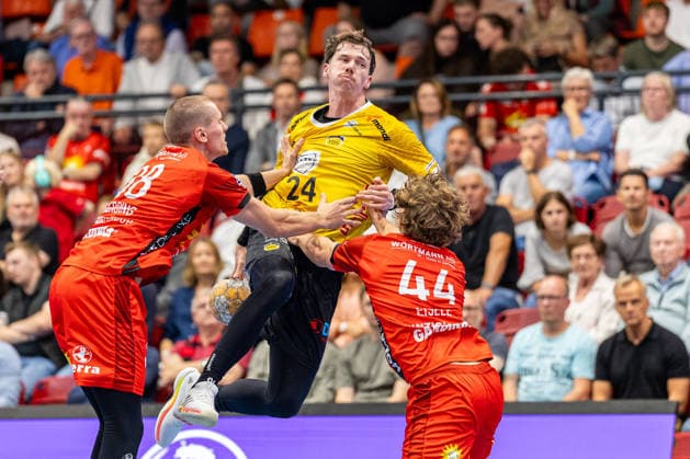 L R Malte Dedering, TuS N Luebbecke, 38; Sven Wesseling, HSC 2000 Coburg, 24; Felix Eisele, TuS N Luebbecke, 44 GER; TuS N Luebbecke vs. HSC 2000 Coburg, Handball, 2nd Bundesliga, Matchday 6, 2026–2027 season, October 2, 2026 GER, TuS N Luebbecke vs. HSC 2000 Coburg, Handball, 2. Bundesliga, Matchday 6, 2026–2027 season, October 2, 2026 Luebbecke Copyright: xEibner-Pressefoto JanxRollingerx EP_JSK