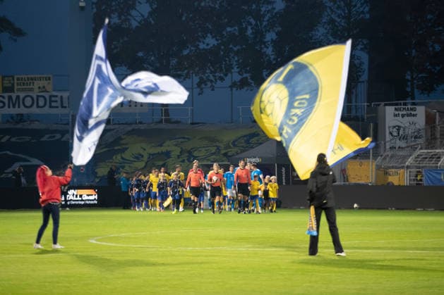 Saxony Cup Soccer, 1 FC Lok Leipzig vs. SV Liebertwolkwitz, October 2, 2026. Led by referee Cedric de Parade and his crew, both teams take the field for the 2026–2027 Wernesgrüner Saxony Cup soccer match, Round 3: 1 FC Lok Leipzig vs. SV Liebertwolkwitz on October 2, 2026, at Bruno Plache Stadium, Leipzig Copyright: xBEAUTIFULxSPORTS JanxKaeferx