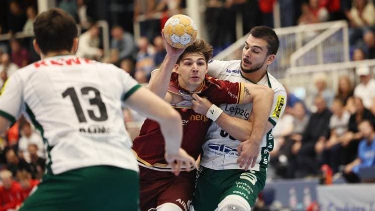 Handball 2nd Bundesliga: Tusem Essen vs. SC DHfK Leipzig ** FOR EDITORIAL PURPOSES ONLY ** EDITORIAL USE ONLY ** p Luka Rogan (SC DHfK Leipzig, R) defends against Felix Göttler (Tusem Essen, L) during the 2nd Handball Bundesliga match between Tusem Essen and SC DHfK Leipzig on October 2, 2026, at the Sporthalle Am Hallo in Essen, Germany, North Rhine-Westphalia, Essen. Copyright ChristofxKöpsel Copyright: ChristofxKöpsel doc87uwklmvq4nixkexbls ,EDITORIAL USE ONLY Copyright: ChristofxKöpsel