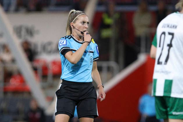 Referee Julia Boike gestures during the Women s Bundesliga match between Bayer 04 Leverkusen and SV Werder Bremen, Ulrich Haberland Stadium on October 2, 2026, in Leverkusen, Germany. Photo by Oliver Kaelke, DeFodi Images. Referee Julia Boike gestures during the Bundesliga match between Bayer 04 Leverkusen and SV Werder Bremen at Ulrich Haberland Stadium on October 2, 2026 in Leverkusen, Germany. Photo by Oliver Kaelke, DeFodi Images. DFB and DFL regulations prohibit any use of photographs as image sequences and or quasi-video. Photo by Oliver Kaelke, DeFodi Images.