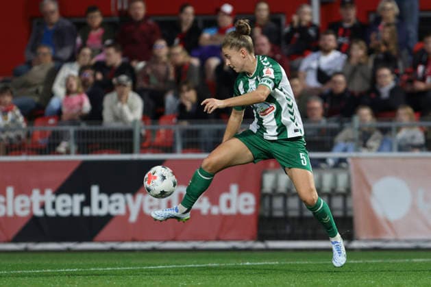 Michelle Ulbrich of SV Werder Bremen in action, on the ball, making a solo run during the Women s Bundesliga match between Bayer 04 Leverkusen and SV Werder Bremen, Ulrich Haberland Stadium on October 2, 2026, in Leverkusen, Germany. Photo by Oliver Kaelke, DeFodi Images. Michelle Ulbrich of SV Werder Bremen controls the ball during the Bundesliga match between Bayer 04 Leverkusen and SV Werder Bremen at Ulrich Haberland Stadium on October 2, 2026 in Leverkusen, Germany. Photo by Oliver Kaelke, DeFodi Images. DFB and DFL regulations prohibit any use of photographs as image sequences and or quasi-video. Photo by Oliver Kaelke, DeFodi Images