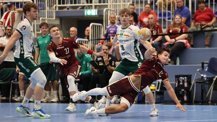 Handball 2nd Bundesliga: Tusem Essen vs. SC DHfK Leipzig ** FOR EDITORIAL USE ONLY ** EDITORIAL USE ONLY ** p Nils Homscheid Tusem Essen throws the ball during the 2nd Handball Bundesliga match between Tusem Essen and SC DHfK Leipzig on October 2, 2026, at the Sporthalle Am Hallo in Essen, Germany, North Rhine-Westphalia, Essen. Copyright ChristofxKöpsel Copyright: ChristofxKöpsel doc87uwoa5abzmqh0sxbls ,EDITORIAL USE ONLY Copyright: ChristofxKöpsel