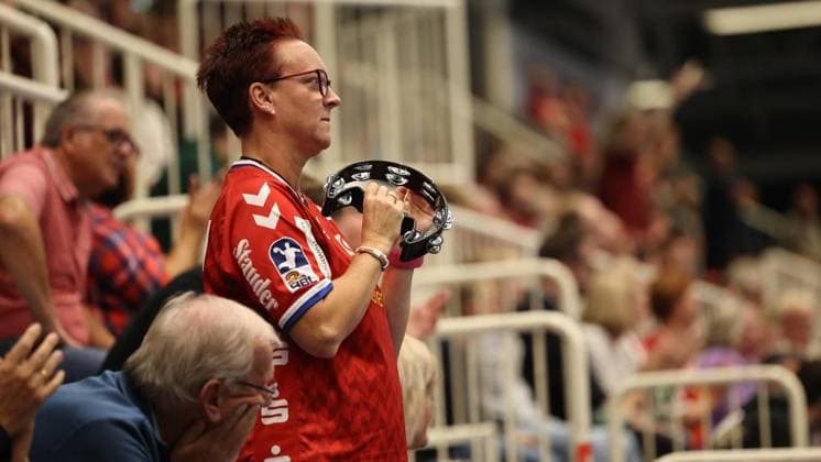 Handball 2nd Bundesliga: Tusem Essen vs. SC DHfK Leipzig ** FOR EDITORIAL USE ONLY ** EDITORIAL USE ONLY ** p A Tusem Essen fan at the 2nd Handball Bundesliga match between Tusem Essen and SC DHfK Leipzig on October 2, 2026, at the Sporthalle Am Hallo in Essen, Germany, North Rhine-Westphalia, Essen. Copyright ChristofxKöpsel Copyright: ChristofxKöpsel doc87uwq54bn94zmbhbpfj ,EDITORIAL USE ONLY Copyright: ChristofxKöpsel