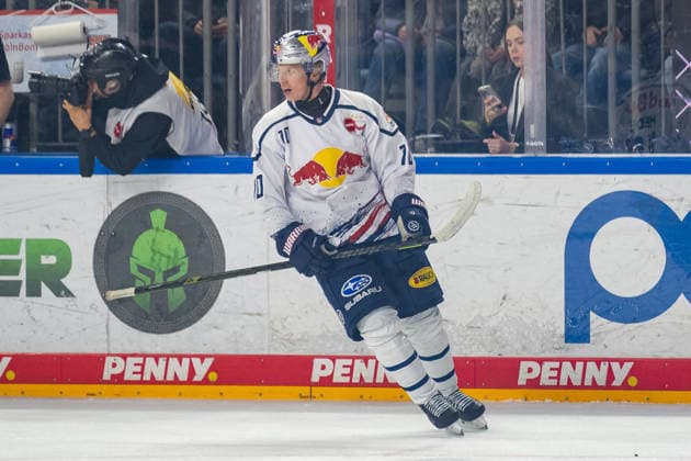 Elis Hede of EHC Red Bull Munich scored the goal to make it 2–1 in the game between the Cologne Sharks and EHC Red Bull Munich, ice hockey, Penny DEL, Matchday 5, 2026–2027 season, October 2, 2026, Kölner Haie vs. EHC Red Bull Munich, ice hockey, Penny DEL, Matchday 5, 2026–2027 season, October 2, 2026, Cologne Copyright: xEibner-Pressefoto ThomasxHaeslerx EP_THR