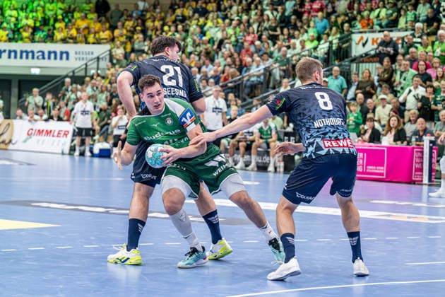 OPEL Handball Bundesliga: HSG Wetzlar vs. Rhein Neckar Löwen, 02 10 26 Josip Simic (HSG Wetzlar), 10, Aron Seesing, Rhein Neckar Löwen, 21, Tim Nothdurft, Rhein Neckar Löwen, 8 OPEL Handball Bundesliga HSG Wetzlar vs. Rhein Neckar Löwen, Wetzlar, October 2, 2026 Copyright: xBEAUTIFULxSPORTS Roeczeyx