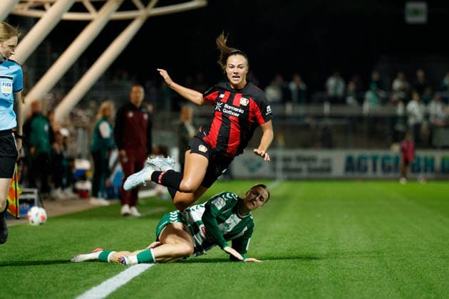 Soccer I Women s I 2026–2027 Season I Bundesliga I Bayer 04 Leverkusen vs. Werder Bremen I October 2, 2026 Maja Sternad, 23, Bayer 04 Leverkusen, and Sarah Gutmann, 27, Werder Bremen in a tackle at Leverkusen’s Ulrich Haberland Stadium in North Rhine-Westphalia, Germany Copyright: xLobeca CedricxSiefkerx