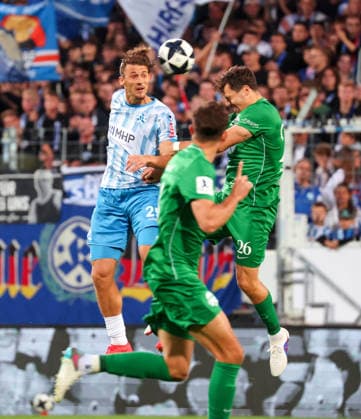 October 2, 2026, Germany, Stuttgart, Soccer, Regionalliga Südwest, SV Stuttgarter Kickers vs. Kickers Offenbach, from left: David Stojak (Kickers), Bastian Fröhlich (OFC)