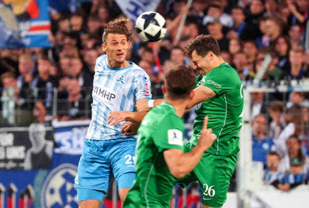 October 2, 2026, Germany, Stuttgart, Soccer, Regionalliga Südwest, SV Stuttgarter Kickers vs. Kickers Offenbach, from left: David Stojak (Kickers), Bastian Fröhlich (OFC)