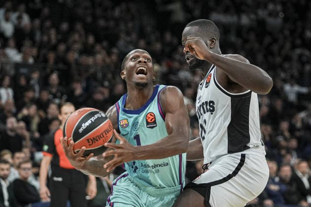 Besiktas v Barcelona - EuroLeague ISTANBUL, TURKIYE - OCTOBER 2: Tosan Evbuomwan (R) of Besiktas competes with Umoja Gibson (L) of Barcelona during the 2026 2027 EuroLeague Round 3 basketball match between Besiktas and Barcelona at Turkcell Basketball Development Center in Istanbul, Turkiye on October 2, 2026. Arife Karakum Anadolu Istanbul Turkey. Editorial use only. Please get in touch for any other usage.  Copyright: x2026xAnadoluxArifexKarakumx