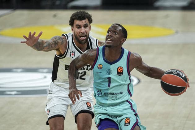 Besiktas v Barcelona - EuroLeague ISTANBUL, TURKIYE - OCTOBER 2: Scottie Wilbekin (L) of Besiktas competes with Umoja Gibson (R) of Barcelona during the EuroLeague Round 3 basketball match at Turkcell Basketball Development Center in Istanbul, Turkiye on October 2, 2026. Arife Karakum Anadolu Istanbul Turkey. Editorial use only. Please get in touch for any other usage.  Copyright: x2026xAnadoluxArifexKarakumx