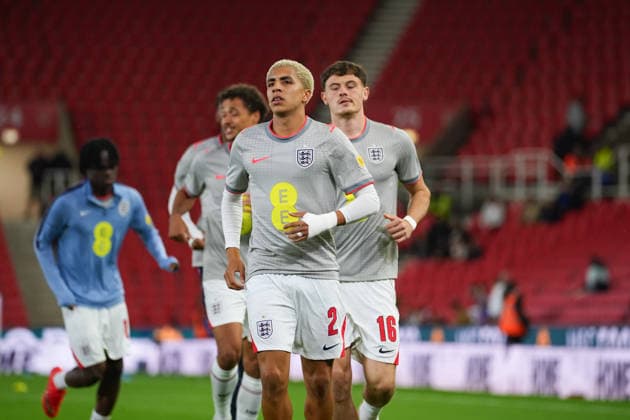 England U21, U 21 players warming up before the UEFA U21 EURO 2027 qualifying match between England U21 and Slovakia U21 at bet365 Stadium, Stoke-on-Trent, England. (Photo by Jay Soundo) Copyright: xJayxSoundox xSportsxPressxPhotox Sportspressphoto_SPR243736