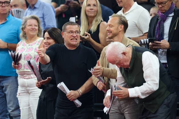 Max Eberl of FC Bayern Munich, Director of Sports, gesturing alongside Rouven Kasper of FC Bayern Munich, Director of Marketing and Sales, and Walter Mennekes of FC Bayern Munich, 2nd Vice President, GER, FC Bayern Basketball vs. Partizan Mozzart Bet Belgrade, basketball, EuroLeague, Matchday 3, 2026–2027 season, October 2, 2026, GER, FC Bayern Basketball vs. Partizan Mozzart Bet Belgrade, Basketball, EuroLeague, Matchday 3, 2026–2027 season, October 2, 2026, Munich Copyright: xEibner-Pressefoto JennixMaulx EP_JML