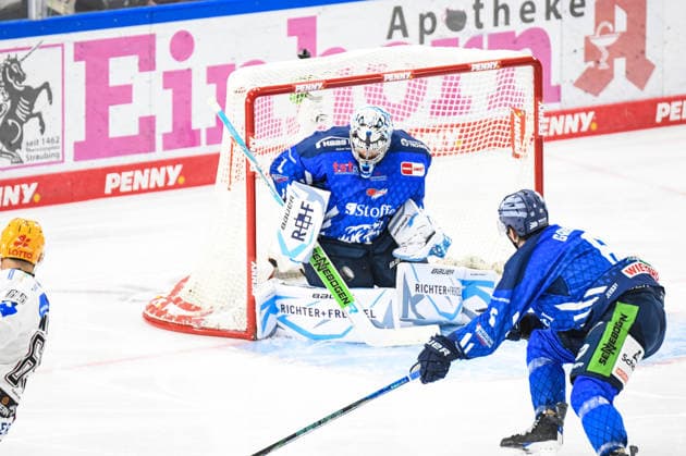 Florian Bugl of the Straubing Tigers prevents a goal, Men s Ice Hockey, German Ice Hockey League, Penny DEL, Matchday 5, 2026–2027 season on October 2, 2026, at the Eisstadion am Pulverturm, Straubing Tigers (blue) vs. Pinguins Bremerhaven (white)