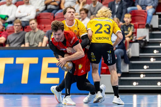 L R Finn Wullenweber, TuS N Luebbecke, 20, Sven Wesseling, HSC 2000 Coburg, 24, Jannes Krone, HSC 2000 Coburg, 23 GER, TuS N Luebbecke vs. HSC 2000 Coburg, Handball, 2nd Bundesliga, Matchday 6, 2026–2027 season, October 2, 2026 GER, TuS N Luebbecke vs. HSC 2000 Coburg, Handball, 2. Bundesliga, Matchday 6, 2026–2027 season, October 2, 2026 Luebbecke Copyright: xEibner-Pressefoto JanxRollingerx EP_JSK