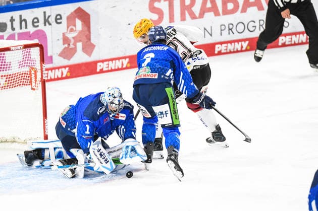 Florian Bugl of the Straubing Tigers prevents a goal, Men s Ice Hockey, German Ice Hockey League, Penny DEL, Matchday 5, 2026–2027 season on October 2, 2026, at the Eisstadion am Pulverturm, Straubing Tigers (blue) vs. Pinguins Bremerhaven (white)