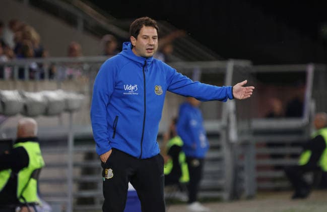 October 2, 2026, Soccer, Men s, Friendly Match, 2026–2027 Season, 1 FC Saarbrücken vs. AS Nancy Lorraine, Coach Argirios Giannikis; 1 FC Saarbrücken gesturing, giving instructions; Saarbrücken Ludwigspark Stadium, Saarland, Germany Copyright: xFabianxKleerx