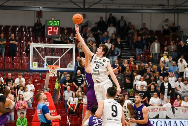 Elijah Braun of the Artland Dragons, No. 13, wins the tip-off in the Artland Dragons vs. BG Göttingen game, 2nd Basketball Bundesliga, Pro A, Matchday 2, 2026–2027 season, October 2, 2026, Artland Dragons vs. BG Göttingen, 2nd Basketball Bundesliga, Pro A, Matchday 2, 2026–2027 season, October 2, 2026, Quakenbrück Copyright: xEibner-Pressefoto RobertxGertzenx EP_RGN