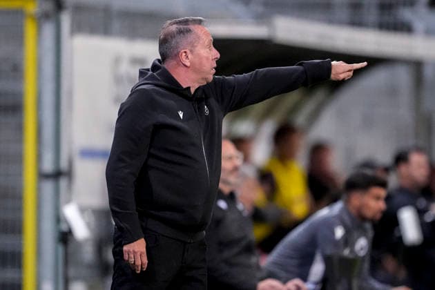 Markus Kauczinski, coach and head coach of SVS, gives instructions, gesturing with his arms; single frame, single photo, action, 02 10 2026, Sandhausen, Germany, soccer, Regionalliga Southwest, SV Sandhausen vs. 1. FC Kaiserslautern II xozx