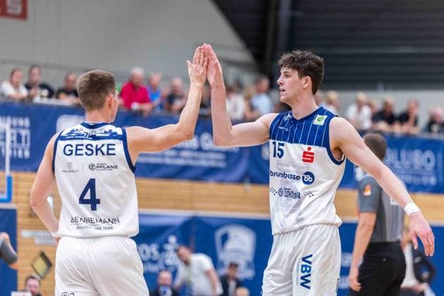 VfL Sparkassenstars Bochum vs. Eisbären Bremerhaven ** FOR EDITORIAL USE ONLY ** EDITORIAL USE ONLY ** p Niklas Geske (Bochum), left: Thomas Kamarad (Bochum), right: Basketball Barmer 2, Basketball Bundesliga, VfL Sparkassenstars Bochum vs. Eisbären Bremerhaven on October 2, 2026, in Bochum. Copyright JonasxRichter Copyright: JonasxRichter doc87ux260cdh3ozkm3bir ,EDITORIAL USE ONLY Copyright: JonasxRichter