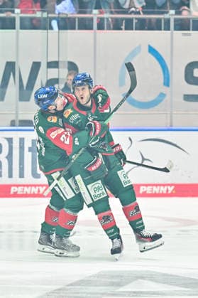 Penny DEL: Augsburger Panther vs. Grizzlys Wolfsburg, October 2, 2026, AUGSBURG, GERMANY OCTOBER 2 The Panthers celebrate after Noel HOEFENMAYER scores the 1–0 goal Augsburger Panther 22 Goal Scorer Joy Happy during the Penny DEL match between the Augsburger Panther and the Grizzlys Wolfsburg on Matchday 5 at the Curt Frenzel Stadium Copyright: xBEAUTIFULxSPORTS Goldbergx
