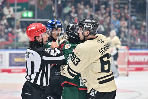 Penny DEL: Augsburger Panther vs. Grizzlys Wolfsburg, October 2, 2026, AUGSBURG, GERMANY—October 2—in a matchup featuring Keaton THOMPSON (Grizzlys Wolfsburg, No. 4), Enrico HENRIQUEZ of the Augsburger Panther 52 and Luis SCHINKO of the Grizzlys Wolfsburg 63 during the Penny DEL match between the Augsburger Panther and the Grizzlys Wolfsburg on Matchday 5 at Curt Frenzel Stadium Copyright: xBEAUTIFULxSPORTS Goldbergx