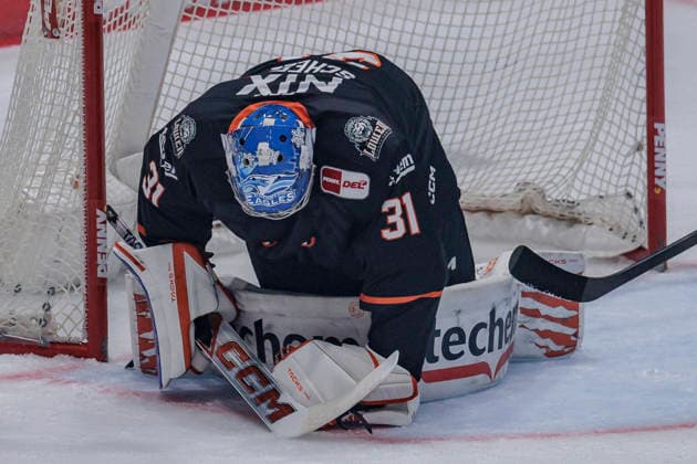 PENNY DEL Löwen Frankfurt vs. Eisbären Berlin, October 2, 2026 Adam Scheel (Löwen Frankfurt, 31) holds onto the puck, secures the puck, Löwen Frankfurt vs. Eisbären Berlin, Frankfurt, NIX Ice Arena, October 2, 2026 Copyright: xBEAUTIFULxSPORTS Gawlikx