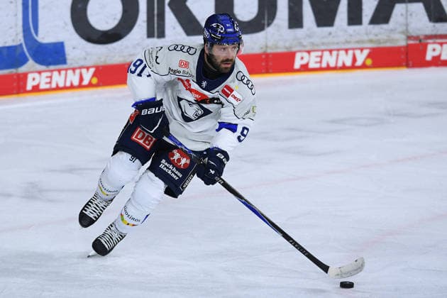 Ice Hockey: DEL Matchday 5—Krefeld Pinguine vs. ERC Ingolstadt on October 2, 2026, at the Yayla Arena in Krefeld. Riley Sheen, Ingolstadt. In accordance with the guidelines of the DEL (German Ice Hockey League), the publication and further use of the footage in electronic media and ondevices of any kind is not permitted while the game is in progress xRx