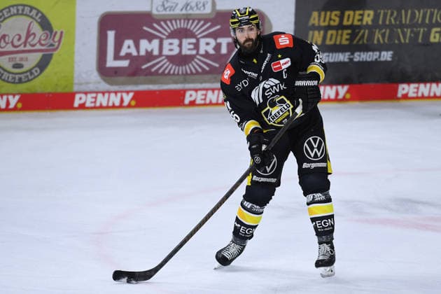 Ice Hockey: DEL Matchday 5—Krefeld Pinguine vs. ERC Ingolstadt on October 2, 2026, at the Yayla Arena in Krefeld. Davis Vandane, Krefeld. In accordance with the guidelines of the DEL (German Ice Hockey League), the publication and further use of the footage in electronic media and ondevices of any kind is not permitted while the game is in progress xRx