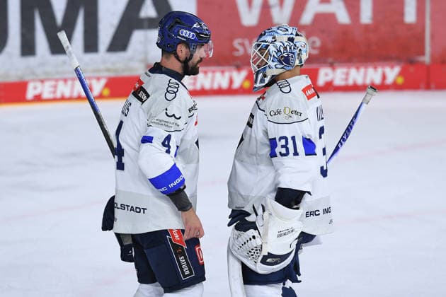 Ice Hockey: Penny DEL, Matchday 5—Krefeld Pinguine vs. ERC Ingolstadt on October 2, 2026, at the Yayla Arena in Krefeld. Morgan Ellis (Ingolstadt), left: Devin Williams (Ingolstadt), right: In accordance with the regulations of the DEL (German Ice Hockey League), the publication and reuse of the footage in electronic media and on devices of any kind during the game is not permitted xRx