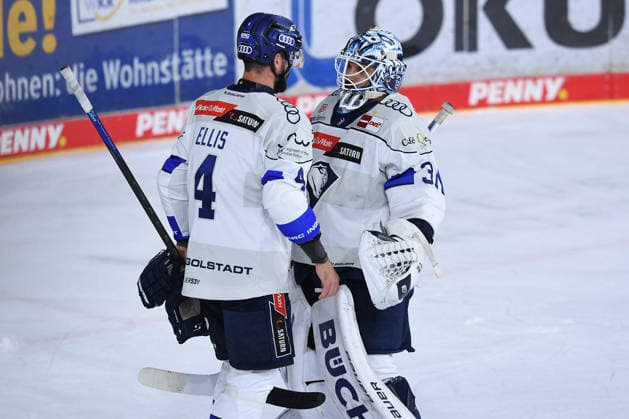 Ice Hockey: Penny DEL, Matchday 5—Krefeld Pinguine vs. ERC Ingolstadt on October 2, 2026, at the Yayla Arena in Krefeld. Morgan Ellis (Ingolstadt), left: Devin Williams (Ingolstadt), right: In accordance with the regulations of the DEL (German Ice Hockey League), the publication and reuse of the footage in electronic media and on devices of any kind during the game is not permitted xRx