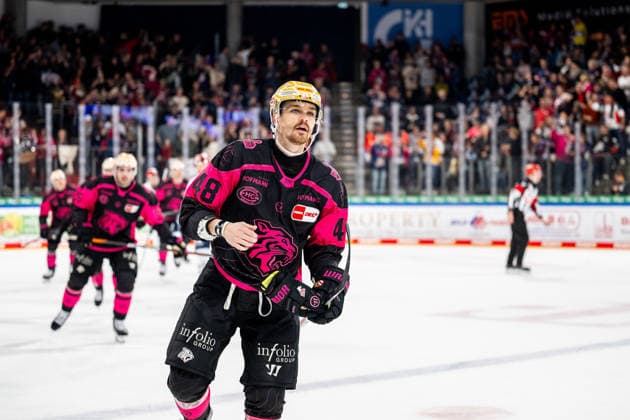 October 2, 2026 Ice Hockey Season 2026–2027 Penny DEL Nuremberg Ice Tigers Icetigers Schwenninger Wild Wings Schwenningen ThHa xthxhax Goal celebration, joy, cheering Jake Ustorf 48, Nuremberg Ice Tigers, NIT