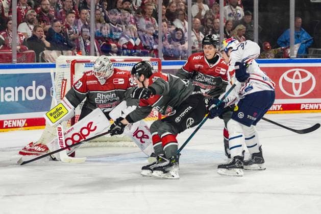 Ice Hockey: Penny DEL, Matchday 5—Cologne Sharks vs. EHC Red Bull Munich on October 2, 2026, at the Lanxess Arena in Cologne (from left to right): Janne Juvonen (Cologne), Tim Fleischer (Cologne), Jan Luca Sennhenn (Cologne), Jeremy McKenna (Munich). In accordance with the regulations of the DEL (German Ice Hockey League), the publication and further use of these images in electronic media and on devices of any kind during the game is not permitted. xDMx