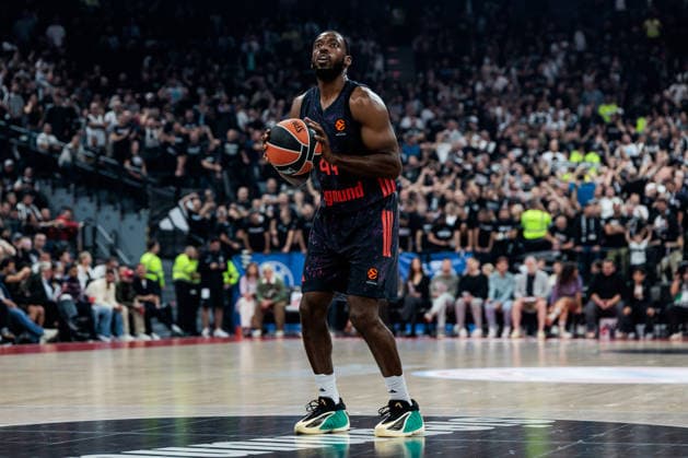 MUNICH, GERMANY - OCTOBER 02: Kamar Baldwin (FC Bayern Muenchen, 44) shooting from the freethrow line during the Turkish Airlines EuroLeague match between FC Bayern Muenchen vs. Partizan Mozzart Bet Belgrade at SAP Garden on round 3 of Turkish Airlines EuroLeague on October 02, 2026 in Munich, Germany. Bavaria Germany Copyright: xSteffiexWunderlx