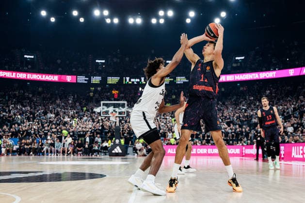 MUNICH, GERMANY - OCTOBER 02: Vladimir Lucic (FC Bayern Muenchen, 11) controls the ball against Ethan Thompson (Partizan Mozzart Bet Belgrade, 5) during the Turkish Airlines EuroLeague match between FC Bayern Muenchen vs. Partizan Mozzart Bet Belgrade at SAP Garden on round 3 of Turkish Airlines EuroLeague on October 02, 2026 in Munich, Germany. Bavaria Germany Copyright: xSteffiexWunderlx