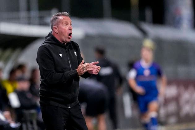 Markus Kauczinski, coach and head coach of SVS, gives instructions, gesturing with his arms; single frame, single photo, action, 02 10 2026, Sandhausen, Germany, soccer, Regionalliga Southwest, SV Sandhausen vs. 1. FC Kaiserslautern II xozx