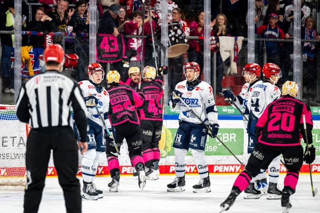 Disappointed Wild Wings After Conceding a Goal, Nuremberg Ice Tigers vs. Schwenninger Wild Wings, Ice Hockey, Penny DEL, Matchday 5, October 2, 2026, Nuremberg Ice Tigers vs. Schwenninger Wild Wings, Ice Hockey, Penny DEL, Matchday 5, October 2, 2026 Copyright: xEibner-Pressefoto ThomasxHahnx EP_NIT