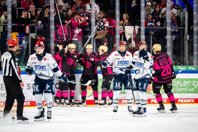 Disappointed Wild Wings After Conceding a Goal, Nuremberg Ice Tigers vs. Schwenninger Wild Wings, Ice Hockey, Penny DEL, Matchday 5, October 2, 2026, Nuremberg Ice Tigers vs. Schwenninger Wild Wings, Ice Hockey, Penny DEL, Matchday 5, October 2, 2026 Copyright: xEibner-Pressefoto ThomasxHahnx EP_NIT