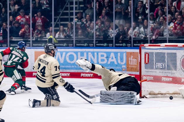 Les Lancaster of the Grizzlys Wolfsburg, 74, and goalie Dustin Strahlmeier of the Grizzlys Wolfsburg, 01, concede a shorthanded goal by Donald D. J. Busdeker of the Augsburger Panther, 14, making the score 3–1. GER, Augsburger Panther vs. Grizzlys Wolfsburg, ice hockey, DEL, 2026–2027 season, Matchday 4, October 2, 2026. Photo: HMB Media, Heike Feiner Copyright: HMBxMedia HeikexFeiner