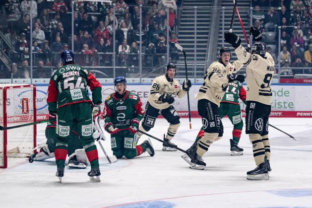 Will Graber (Grizzlys Wolfsburg, 82) celebrates with Spencer Machacek (Grizzlys Wolfsburg, 93) after his goal tied the game at 1–1; in the background, Tyler Morley (Grizzlys Wolfsburg, 86, GER), Augsburger Panther vs. Grizzlys Wolfsburg, ice hockey, DEL, 2026–2027 season, Matchday 4, October 2, 2026. Photo: HMB Media, Franz Feiner Copyright: HMBxMedia FranzxFeiner