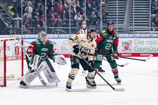 Ryan Button of the Augsburger Panther, No. 55, defends against Justin Feser of the Grizzlys Wolfsburg, No. 71, in front of the net of Tobias Ancicka, goaltender for the Augsburger Panther, No. 45, GER, Augsburger Panther vs. Grizzlys Wolfsburg, ice hockey, DEL, 2026–2027 season, Matchday 4, October 2, 2026. Photo by HMB Media, Franz Feiner Copyright: HMBxMedia FranzxFeiner