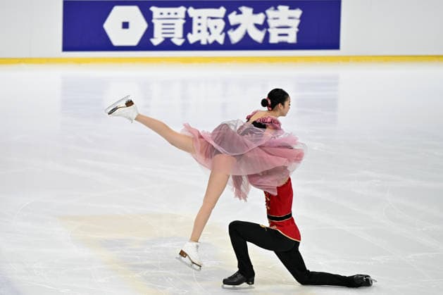 LJUBLJANA; SLOVENIJA - OCTOBER 02: Yixuan Wang and Shiqi Guan of China in action during the Junior Ice Dance - Rhythm Dance on the ISU Figure skating, Eiskunstlauf Junior Grand Prix Ljubljana 2026 in Hala Tivoli on October 02, 2026 in Ljubljana, Slovenia. (Photo by Igor Kupljenik Sports Press Photo). Copyright: xIgorxKupljenikx xSPPx Sportspressphoto_SPR243852