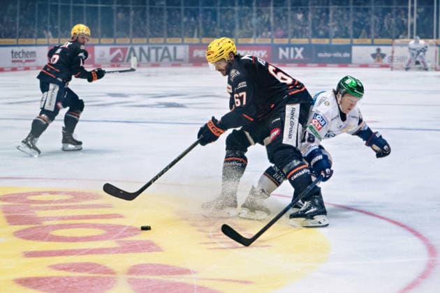Matthew Wedman, Loewen Frankfurt, 67; Junas Mueller, Eisbaeren Berlin, 18 (GER); Loewen Frankfurt vs. Eisbaeren Berlin, Ice Hockey, PENNY DEL, Matchday 5, 2026–2027 Season, October 2, 2026 GER, Loewen Frankfurt vs. Eisbaeren Berlin, Ice Hockey, PENNY DEL, Matchday 5, 2026–2027 Season, October 2, 2026 Frankfurt am Main Copyright: xEibner-Pressefoto AttilaxZigax EP_AZA