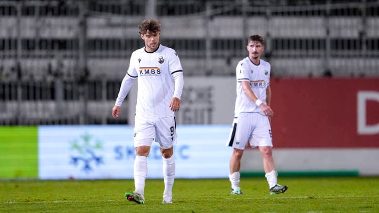 From left: Maximilian Wagner (SVS), 9, Niklas Tarnat SVS, 6, player for SV Sandhausen SVS, looking disappointed, disappointment, frustration, pessimistic, after conceding the goal that tied the score at 1–1, action, game scene, October 2, 2026, Sandhausen, Germany, soccer, Regionalliga Southwest, SV Sandhausen 1 FC Kaiserslautern II xozx