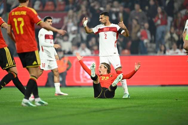 Belgium v Turkey - UEFA Nations League 2026 LIEGE, BELGIUM - OCTOBER 02 : Godts Mika forward of Belgium battles for the ball with Celik Zeki defender of Turkey during the UEFA Nations League tournament league phase matchday 3 group A1 match between Belgium and Turkey on October 2, 2026 in Liege, Belgium, 02 10 2026 Liege Belgium  Copyright: xNicoxVereeckenx